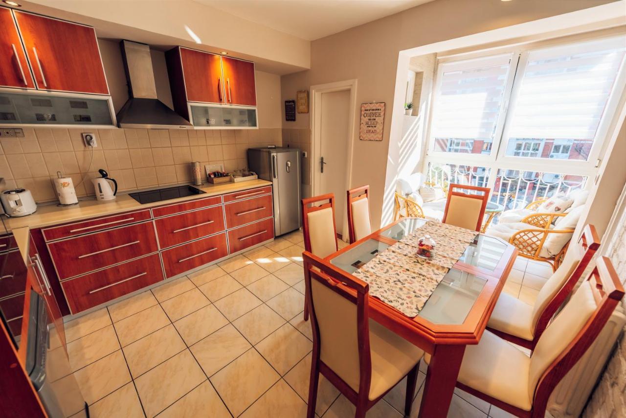 Appartamento Balzak 64M2, Free Parking & Wi-Fi Novi Sad Esterno foto
