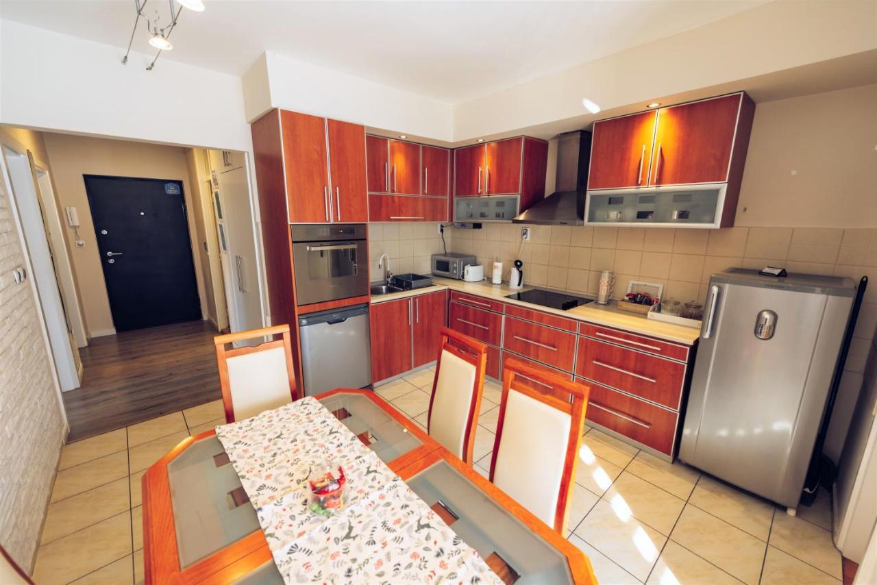 Appartamento Balzak 64M2, Free Parking & Wi-Fi Novi Sad Esterno foto