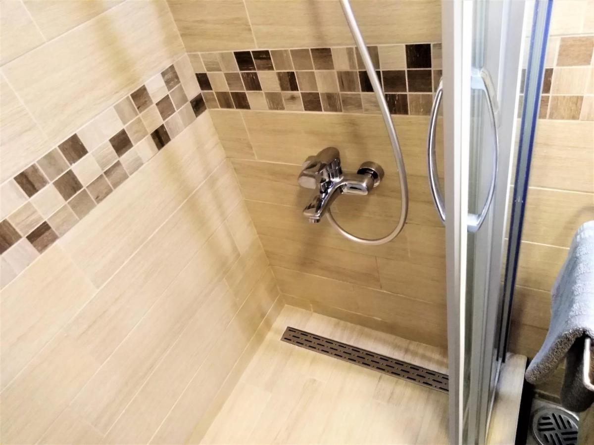 Appartamento Balzak 64M2, Free Parking & Wi-Fi Novi Sad Esterno foto