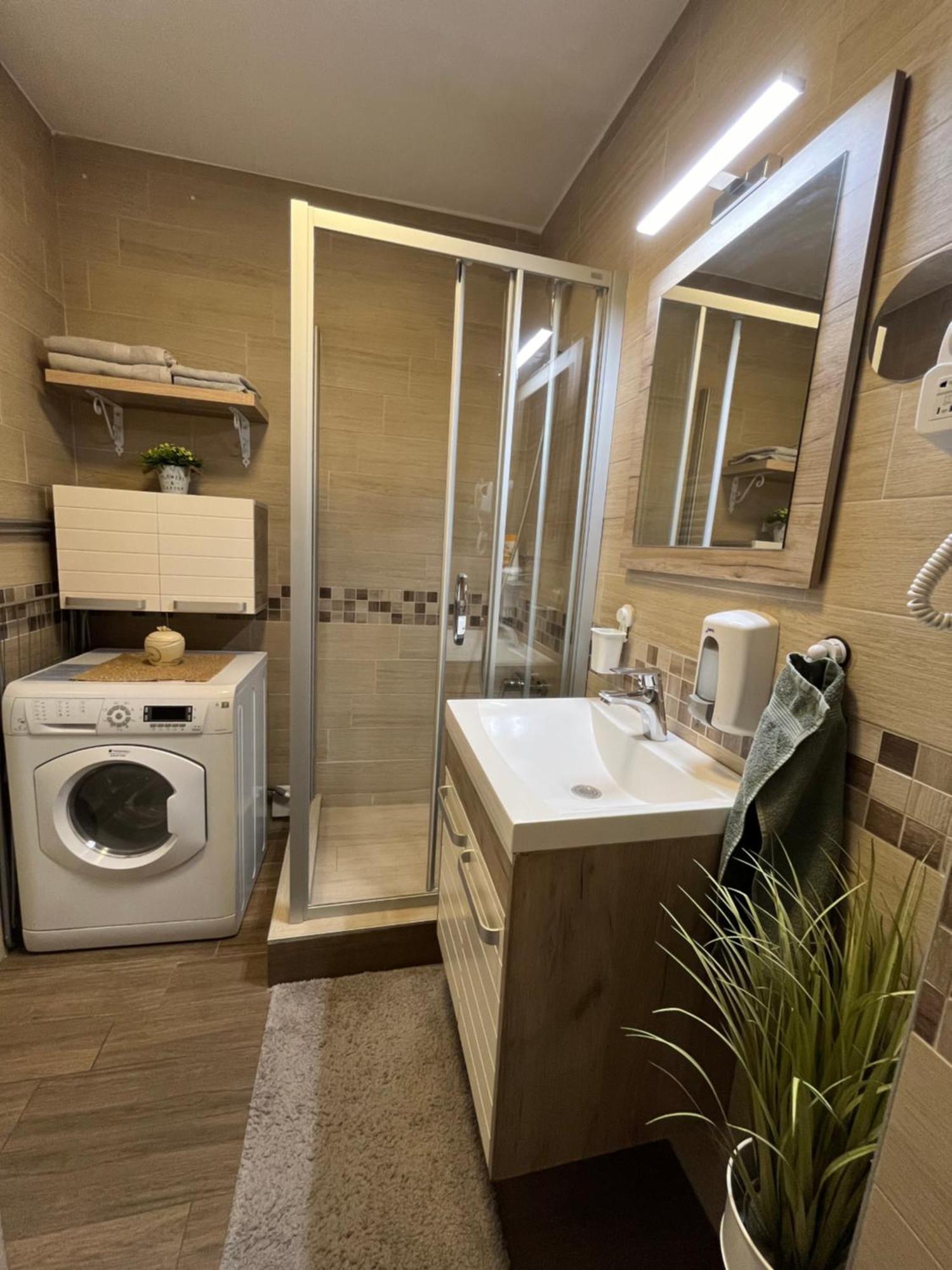 Appartamento Balzak 64M2, Free Parking & Wi-Fi Novi Sad Esterno foto